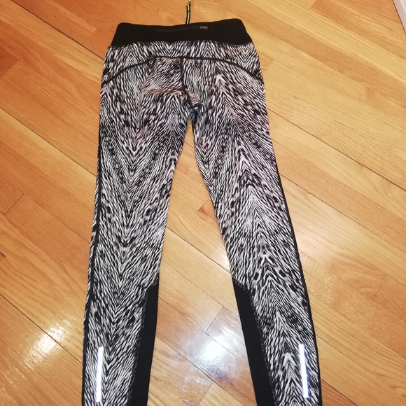 Nike dri fit leggings - Picture 2 of 4
